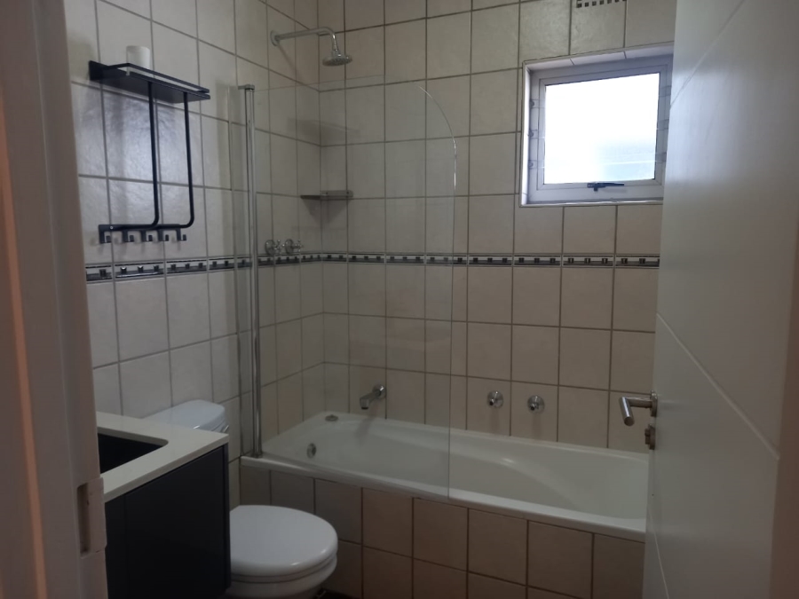To Let 2 Bedroom Property for Rent in Loevenstein Western Cape
